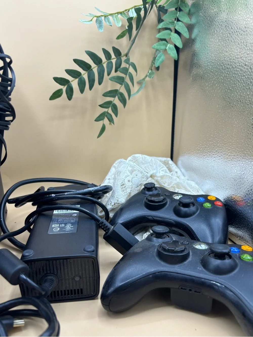 Microsoft Xbox 360 S Slim Model 1439 Console 2 Controllers HDMI Bundle